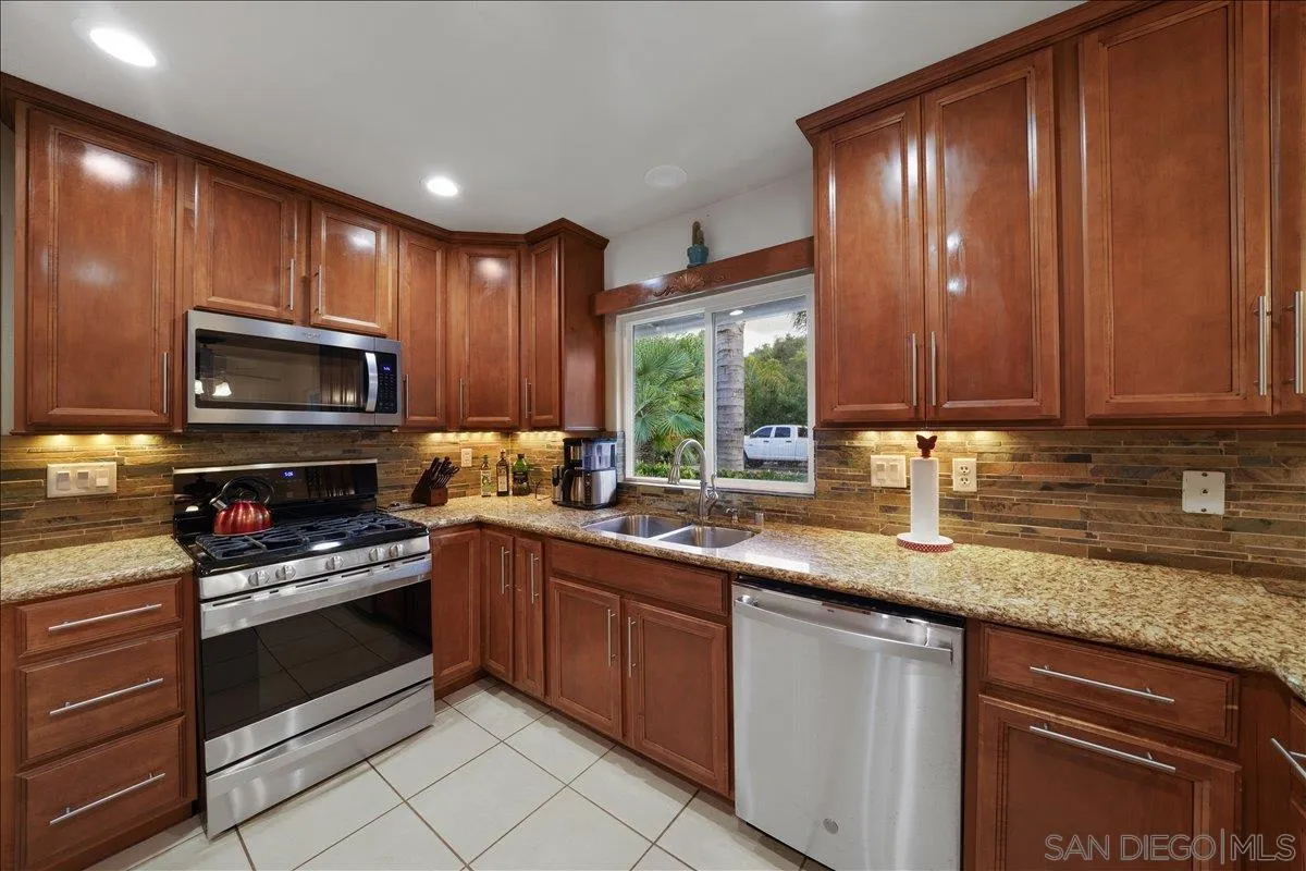 15140 Cool Valley Road Valley Center, CA 92082 - Photo 9 of 46