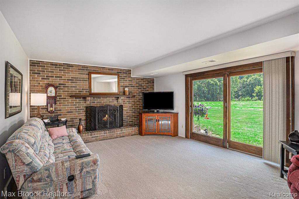 8515 Kier Road Clarkston, MI 48348 - Photo 8 of 31