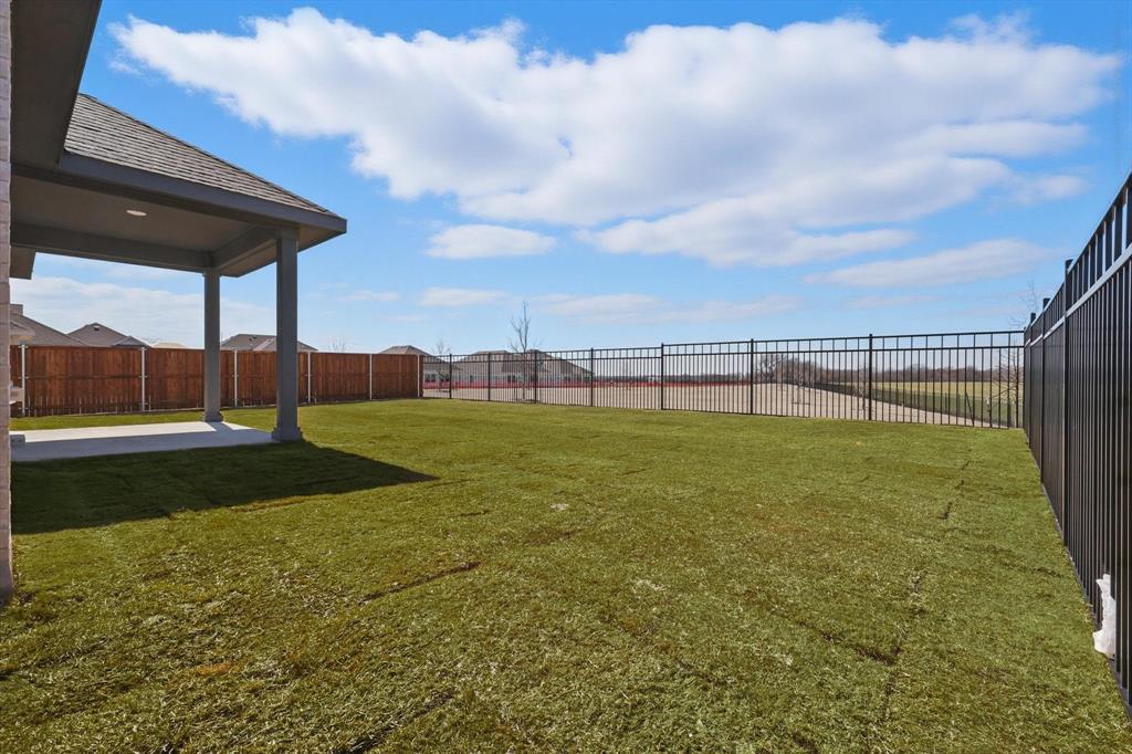 2238 Maple Ridge Drive Van Alstyne, TX 75495 - Photo 35 of 38