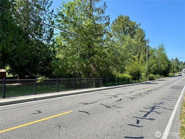 a view of a yard with an trees