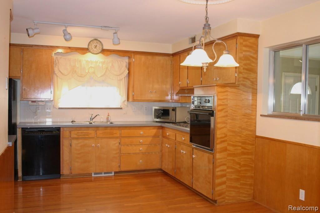 1105 Audubon Road Grosse Pointe, MI 48230 - Photo 11 of 21 Audubon 1105 GPP 014.jpg