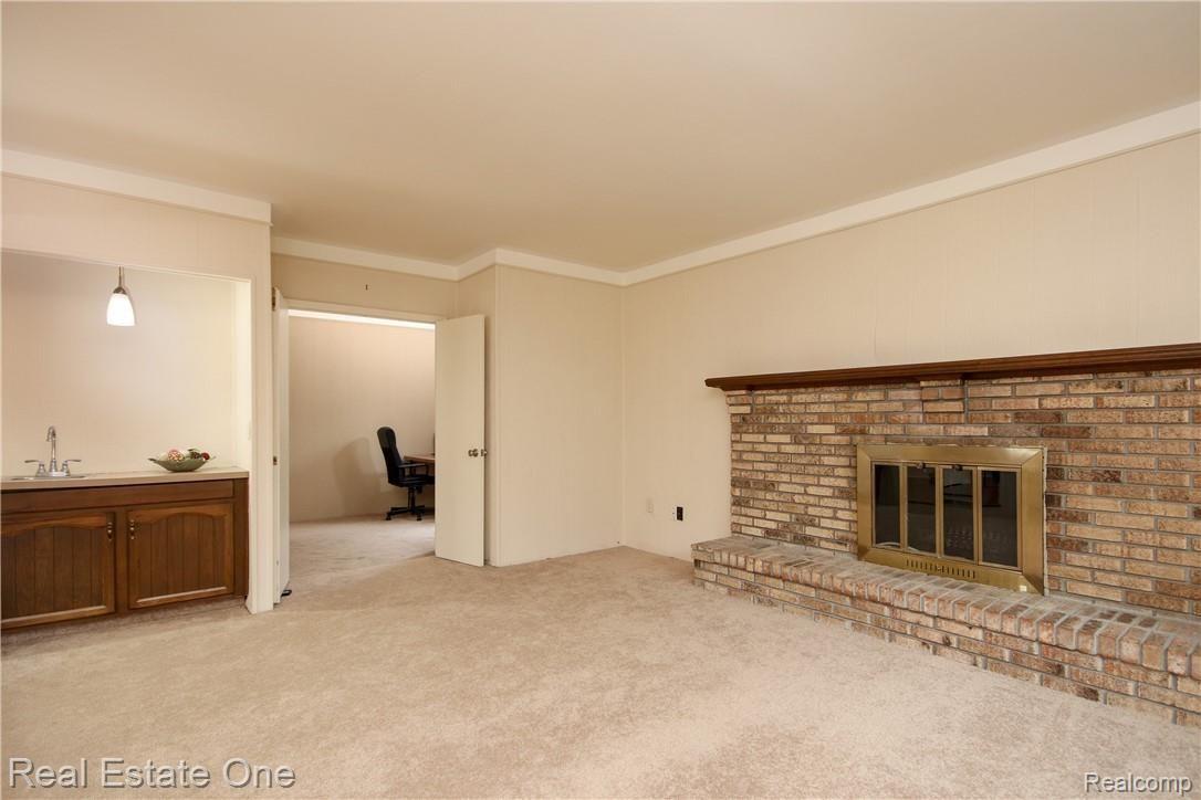 6799 Longwood Road Canton, MI 48187 - Photo 10 of 27 Family Room with Wet Bar Area