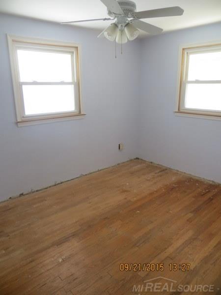 17972 Rainbow Road Fraser, MI 48026 - Photo 7 of 12 31274640-6.JPG