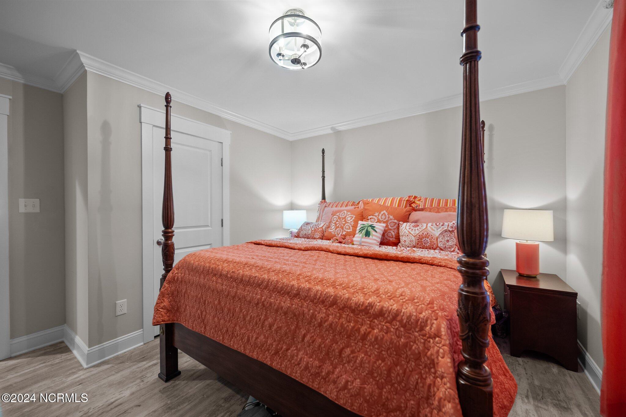 219 Atkinson Point Road Surf City, NC 28445 - Photo 27 of 50 GUEST BEDROOM