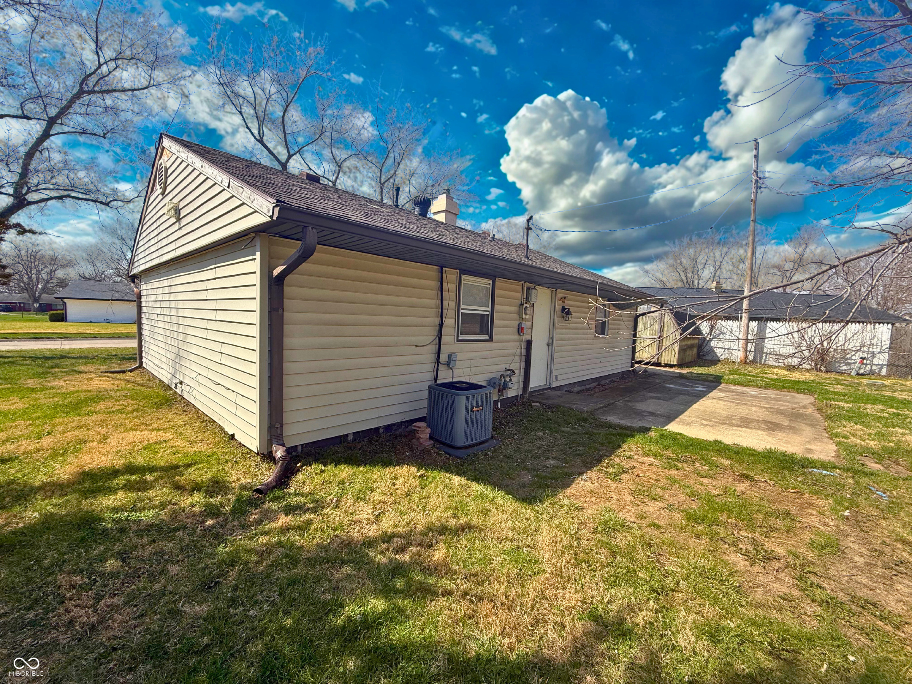 1902 Edgemont Way Anderson, IN 46011 - Photo 4 of 19
