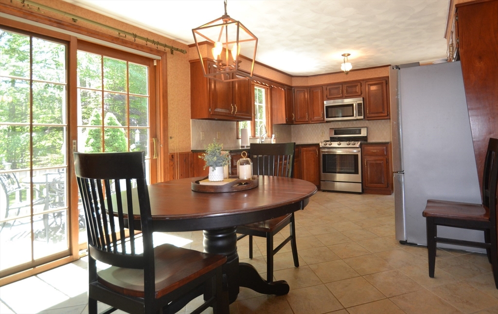 18 Bennett Road Rochester, MA 02770 - Photo 5 of 42
