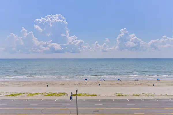 $335,000 | 7310 Seawall Boulevard, Unit 705, Galveston, TX 77551