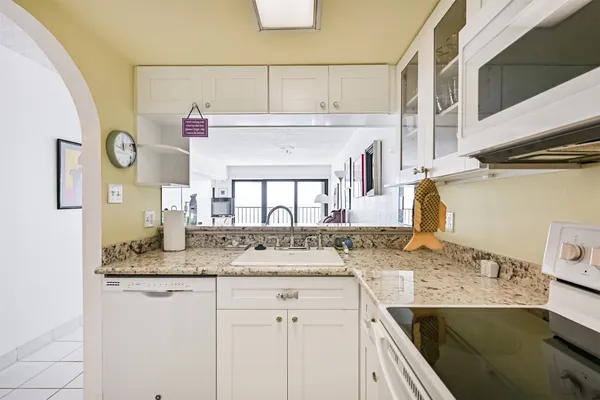 $335,000 | 7310 Seawall Boulevard, Unit 705, Galveston, TX 77551