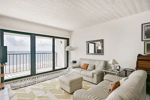 $335,000 | 7310 Seawall Boulevard, Unit 705, Galveston, TX 77551