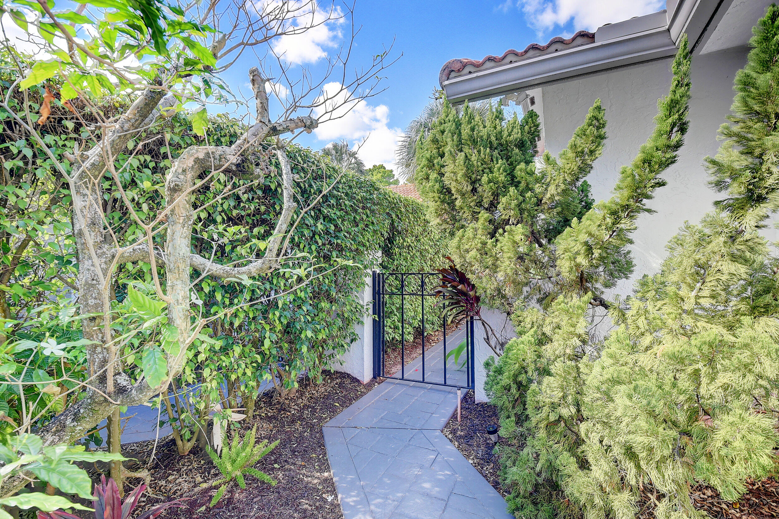 2249 Northwest 53rd Street Boca Raton, FL 33496 - Photo 3 of 40 03_dsc_4206_07_08_09_10