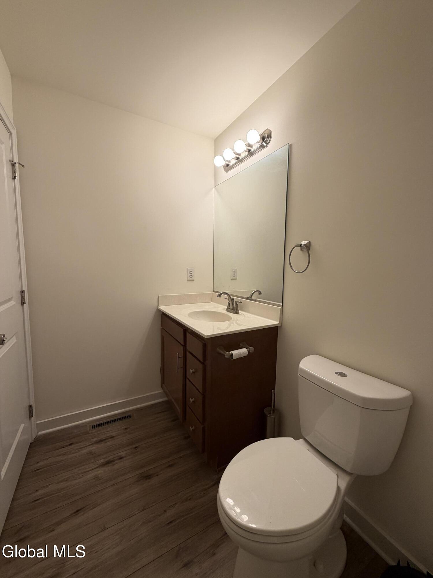 36 Vly Road, Unit 38B Colonie, NY 12205 - Photo 19 of 20 Second floor bathroom