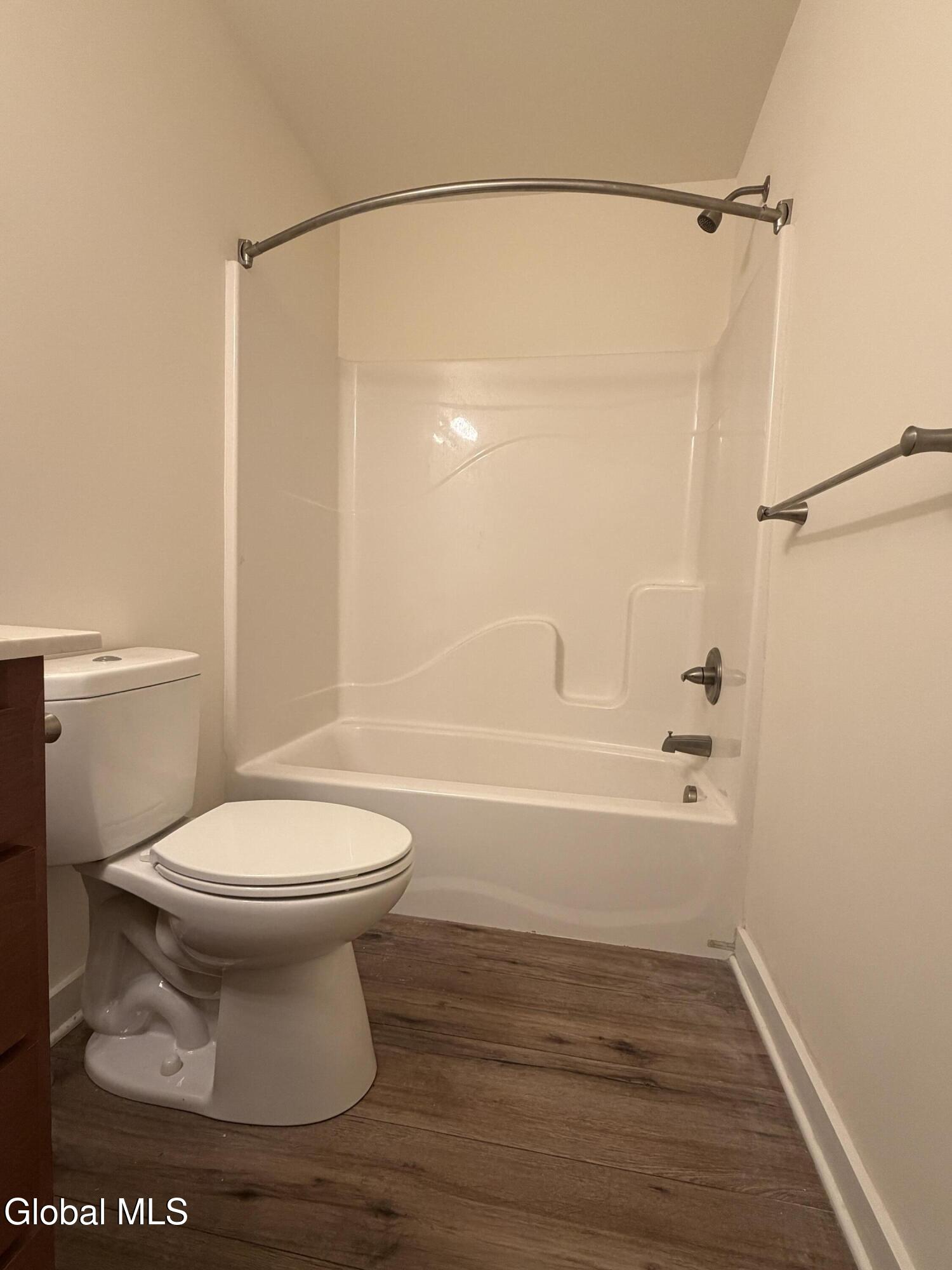 36 Vly Road, Unit 38B Colonie, NY 12205 - Photo 20 of 20 Second floor bathroom