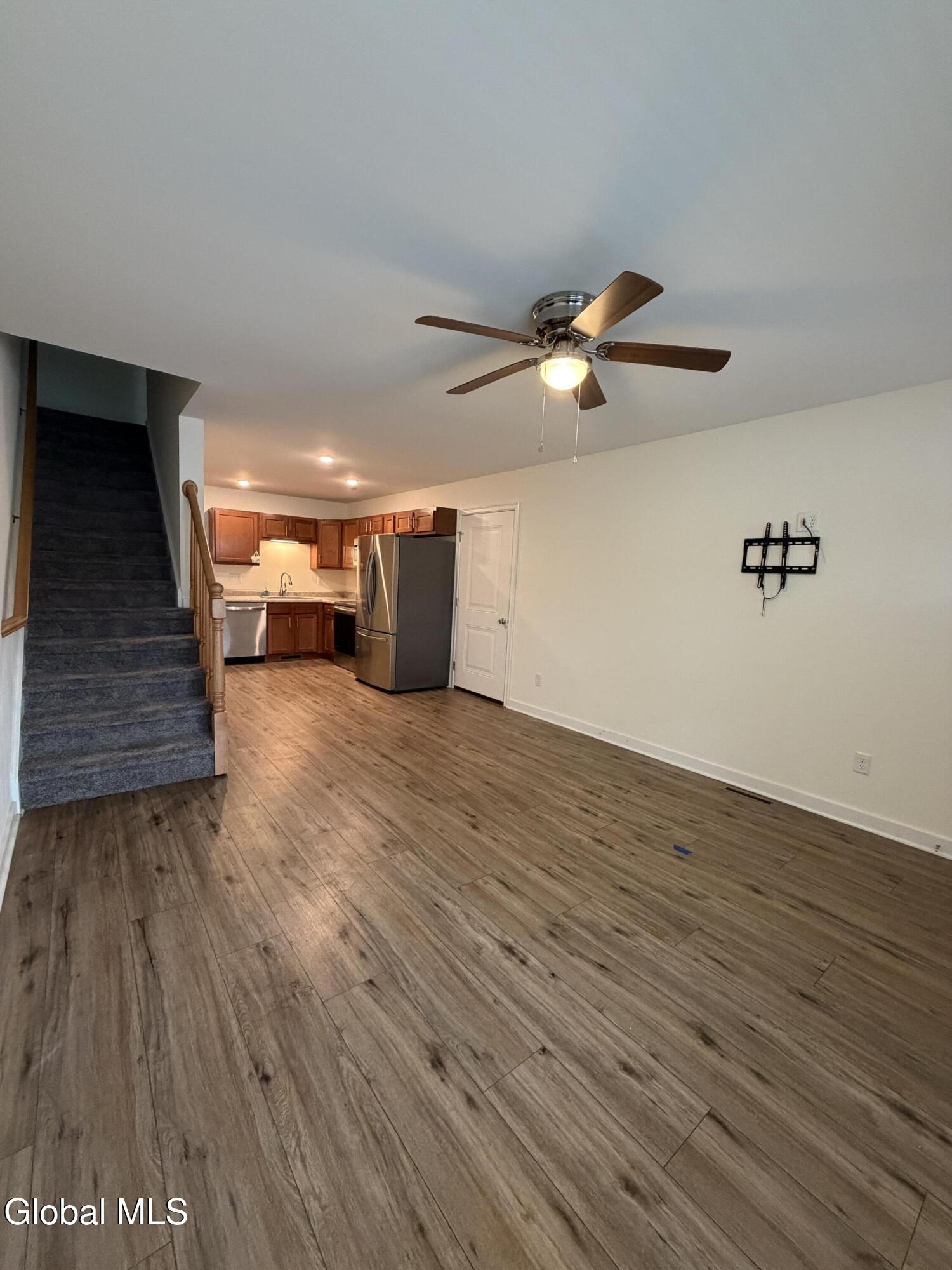36 Vly Road, Unit 38B Colonie, NY 12205 - Photo 4 of 20 Living room