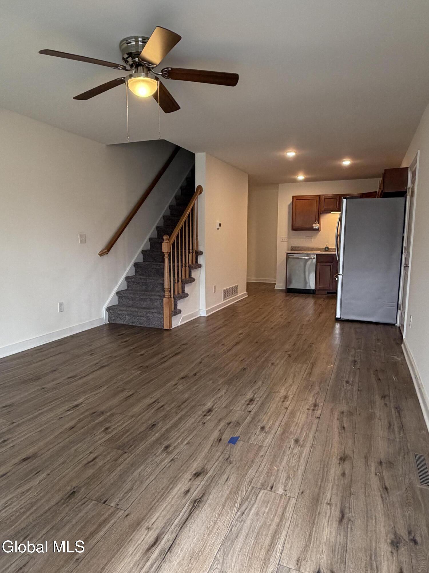 36 Vly Road, Unit 38B Colonie, NY 12205 - Photo 5 of 20 Living room
