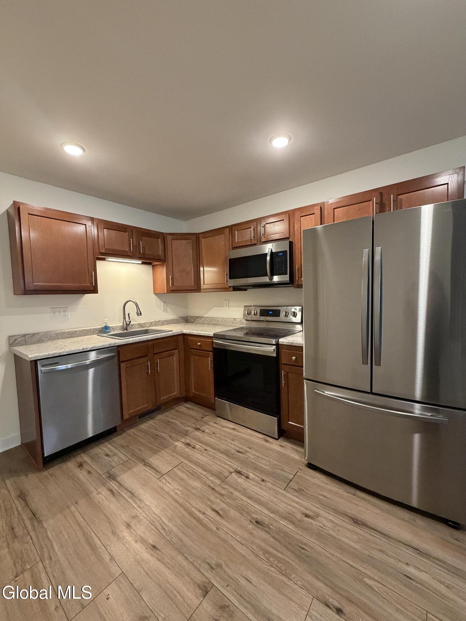 36 Vly Road, Unit 38B Colonie, NY 12205 - Photo 7 of 20 Kitchen