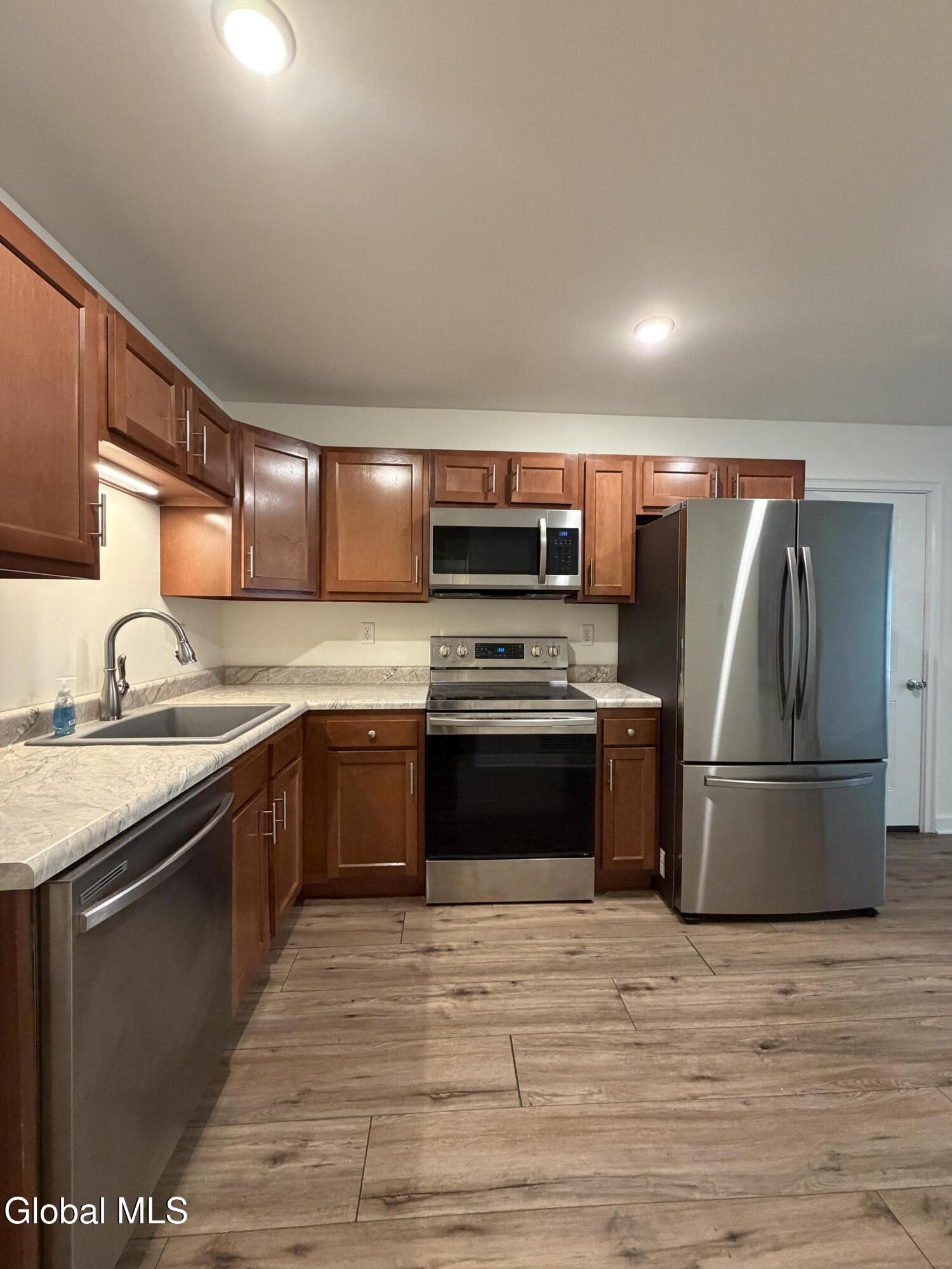 36 Vly Road, Unit 38B Colonie, NY 12205 - Photo 8 of 20 Kitchen