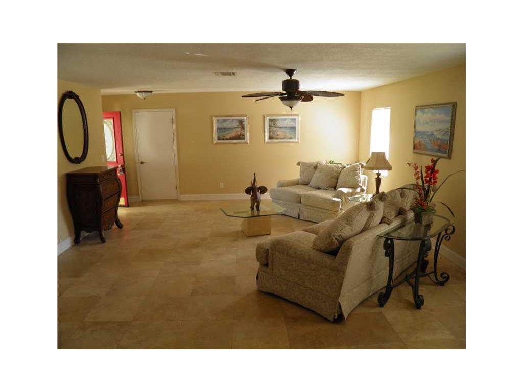715 Banyan Road Vero Beach, FL 32963 - Photo 8 of 21 Gallery Image 8