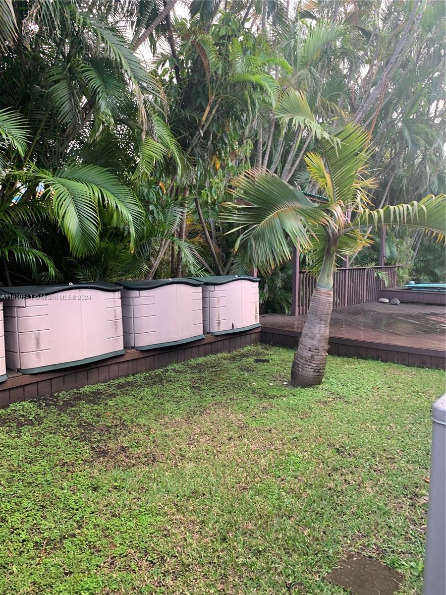 310 191st Terrace Sunny Isles Beach, FL 33160 - Photo 35 of 36 a view of a backyard