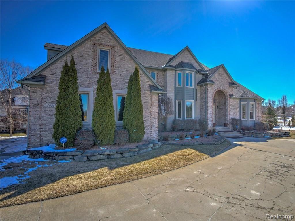 3903 Fawn Drive Rochester, MI 48306 - Photo 5 of 77 front4.jpg