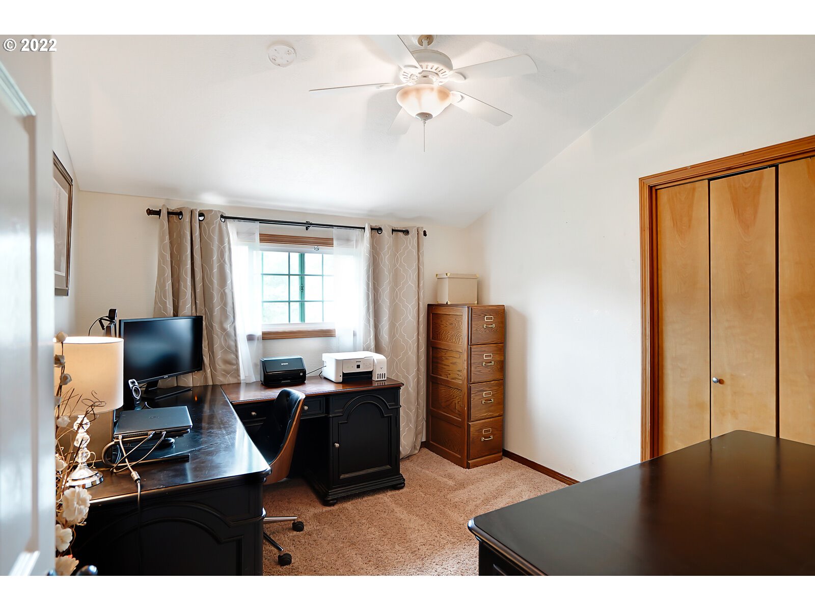 14997 Orchard Knob Road Dallas, OR 97338 - Photo 13 of 32 a workspace with furniture and window