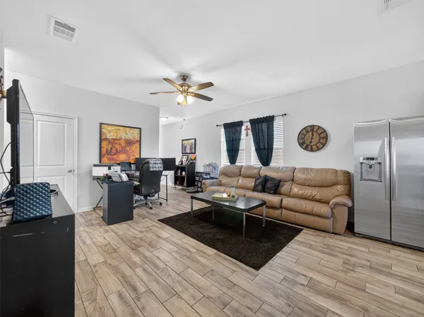 $215,000 | 109 Rainey Drive, Jarrell, TX 76537