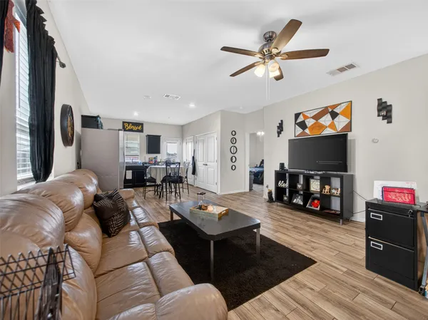 $215,000 | 109 Rainey Drive, Jarrell, TX 76537