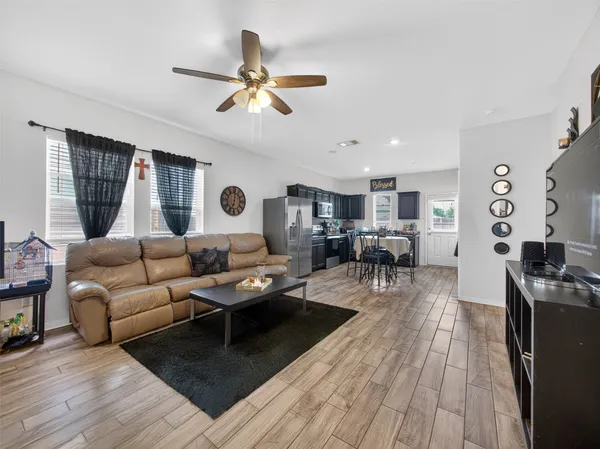 $215,000 | 109 Rainey Drive, Jarrell, TX 76537
