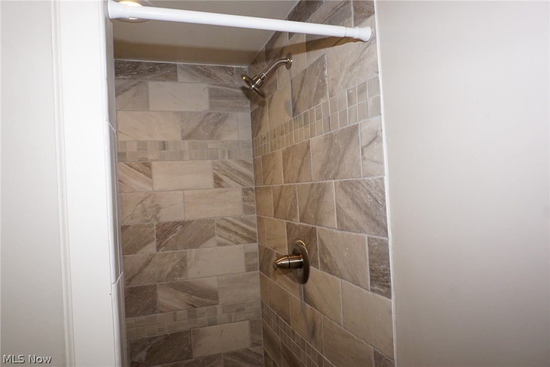 3156 Ludlow Road Cleveland, OH 44120 - Photo 20 of 35