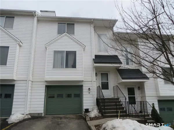 $2,550 | 68 Virginia Avenue, Unit 10, Danbury, CT 06810