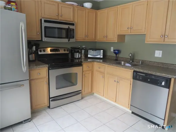 $2,550 | 68 Virginia Avenue, Unit 10, Danbury, CT 06810