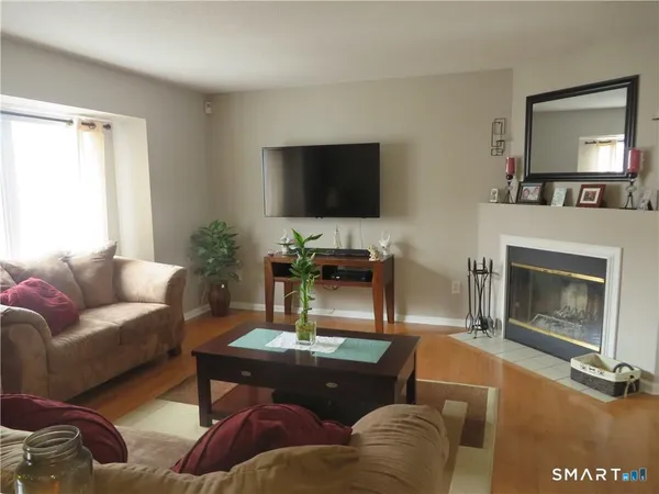 $2,550 | 68 Virginia Avenue, Unit 10, Danbury, CT 06810