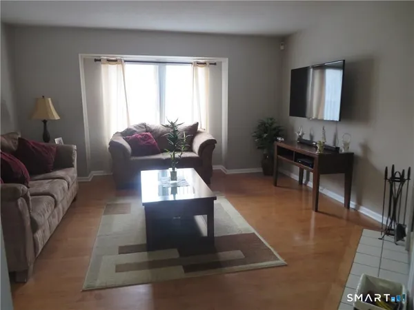 $2,550 | 68 Virginia Avenue, Unit 10, Danbury, CT 06810