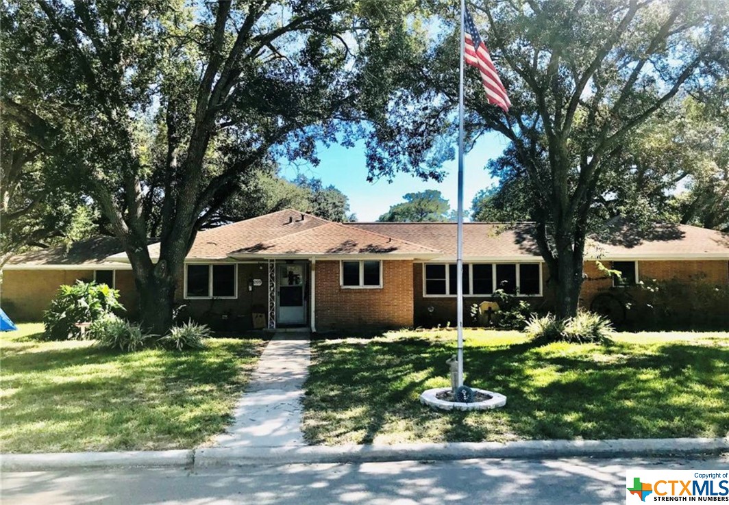 209 West Heard Street, Ganado, TX 77962 Compass