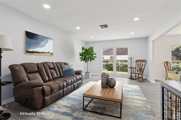 $459,000 | 1009 Black Knight Drive, Valrico, FL 33594
