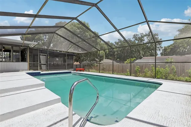 $471,000 | 1009 Black Knight Drive, Valrico, FL 33594