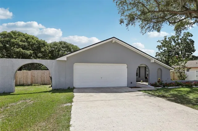 $471,000 | 1009 Black Knight Drive, Valrico, FL 33594