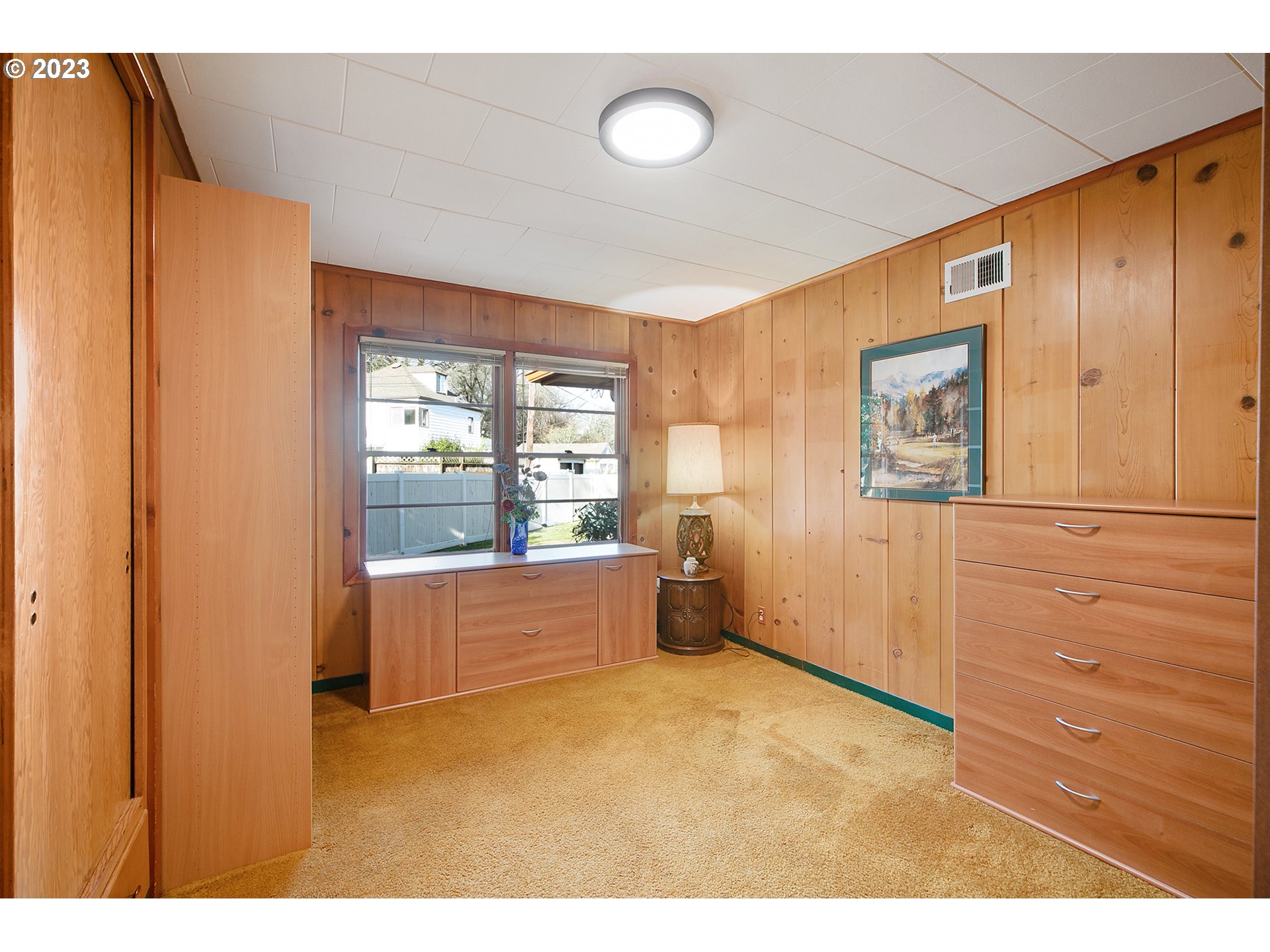 2316 Washington Way Longview, WA 98632 - Photo 24 of 31 a room with window and cabinet