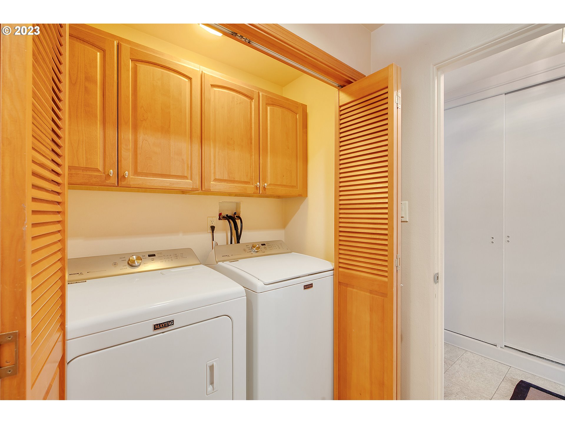 2316 Washington Way Longview, WA 98632 - Photo 27 of 31 a utility room with dryer and washer