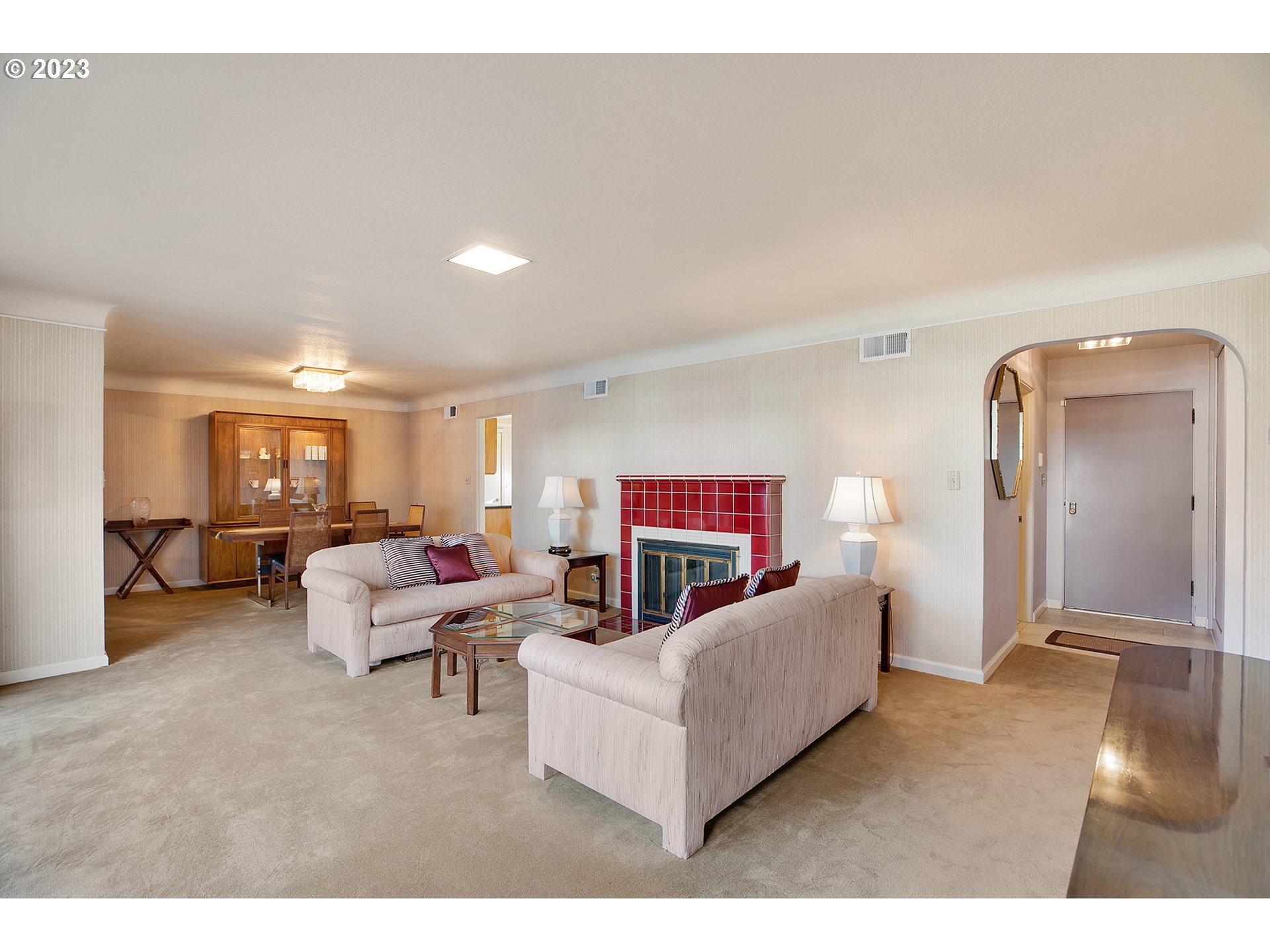 2316 Washington Way Longview, WA 98632 - Photo 3 of 31 a living room with furniture