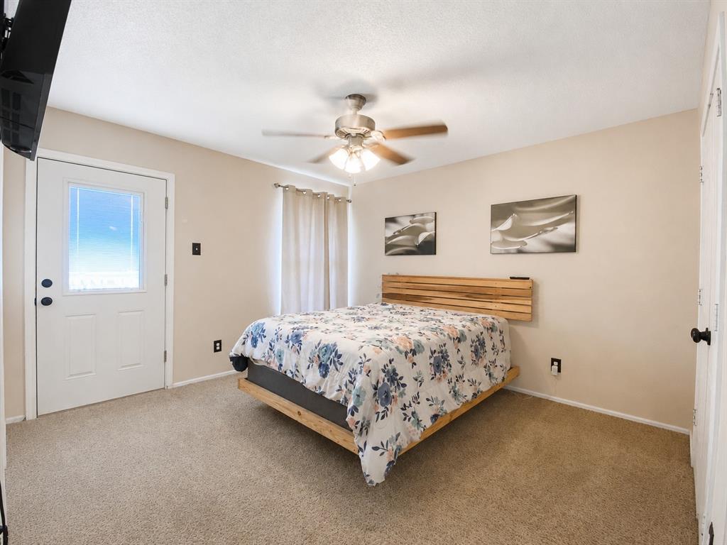 404 Old Mansfield Road Keene, TX 76059 - Photo 11 of 33 Primary Bedroom