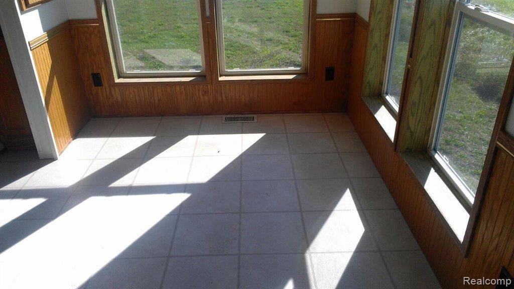 7111 Arendt Road Yale, MI 48097 - Photo 3 of 7 eating area.jpg