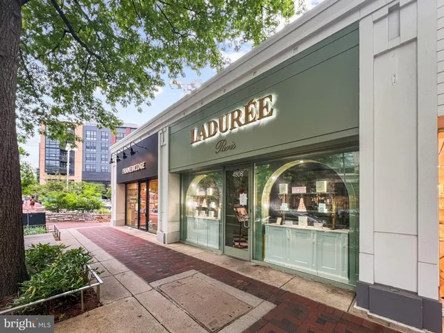 a close up of a street sign