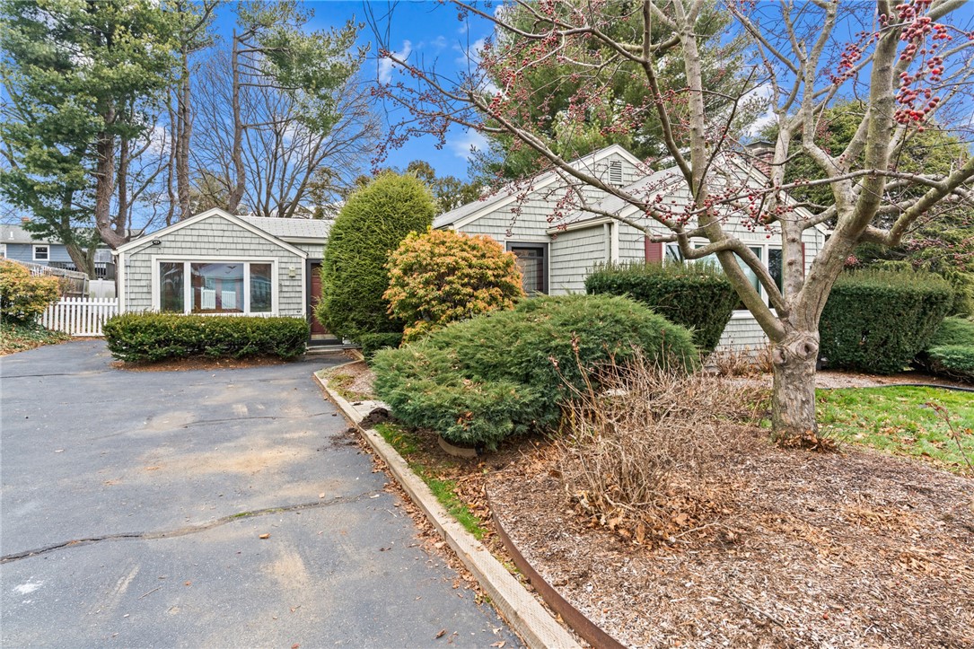 45 Rangeley Road Cranston, RI 02920 - Photo 2 of 35