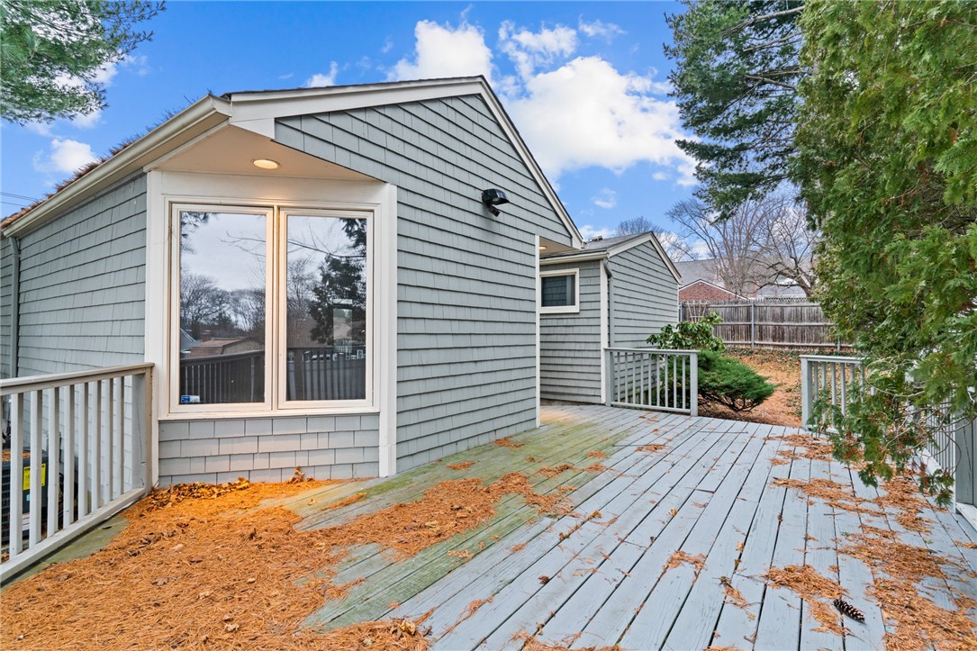 45 Rangeley Road Cranston, RI 02920 - Photo 3 of 35