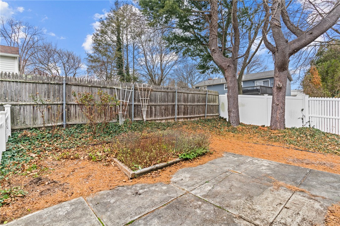 45 Rangeley Road Cranston, RI 02920 - Photo 5 of 35