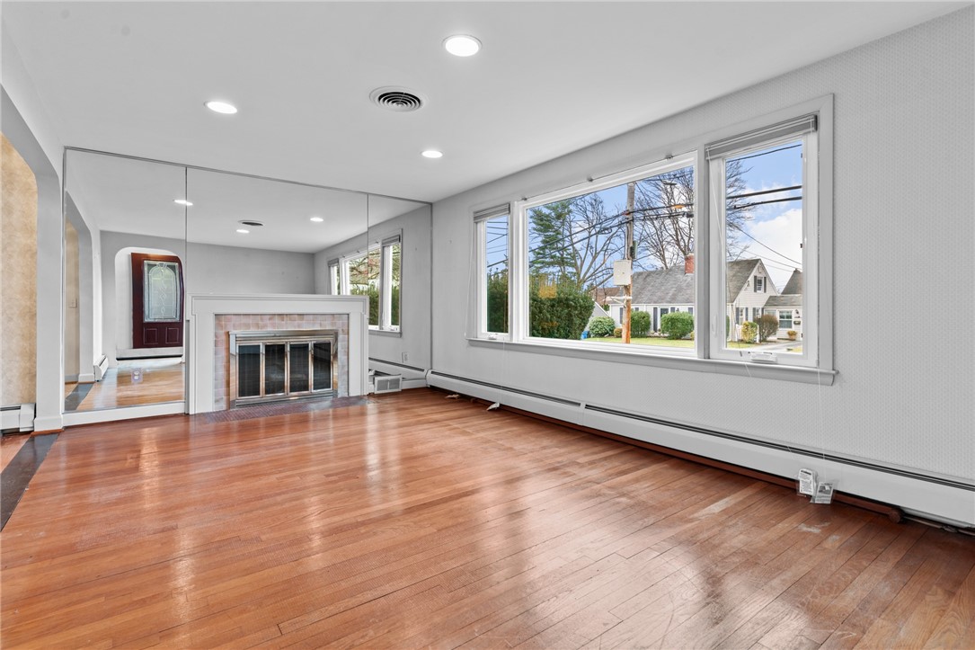 45 Rangeley Road Cranston, RI 02920 - Photo 6 of 35