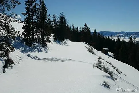 a view of a very nice looking building