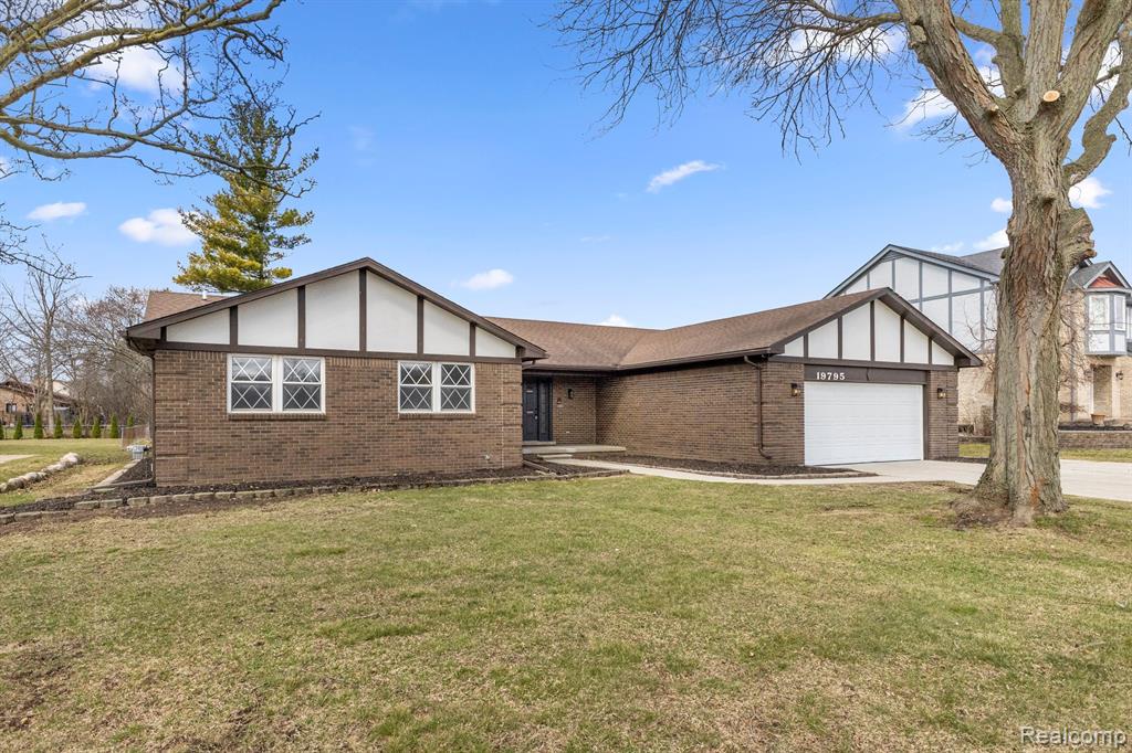 19795 Gill Road Livonia, MI 48152 - Photo 1 of 43 Gallery Image 1