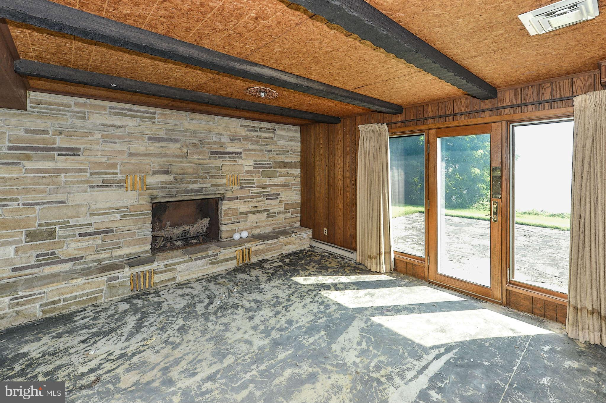 5146 Mountain Road Pasadena, MD 21122 - Photo 17 of 21 Family Room
