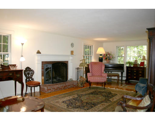 11 Pine Needle Road Wayland, MA 01778 - Photo 2 of 18 Gallery Image 2